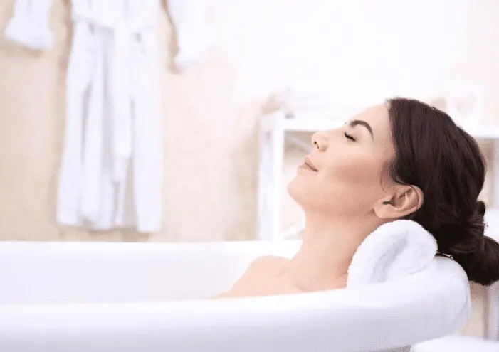 Adding Pearl Extract Powder to Your Bath